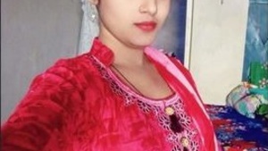 Sexy indian girl for money takes off her cloths and showing her naked body