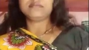 Sexy Bhabhi Showing Breasts