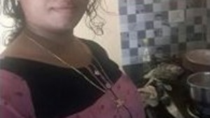 Mallu Auntie Showing Breasts Pussy In Vc