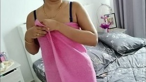 Desi bhabi fucking her ass with her boss at the hotel