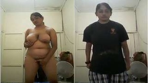 Indian beauty strips down and reveals her body for money