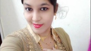 Desi sexy busty woman hot tits