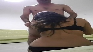 Mumbai office girl gives blowjob to colleague