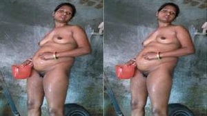 Exclusive Desi Bhabhis Bath Time