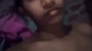 Menina masturbating