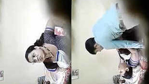 Desi bhabhi gets intimate with doctor in clinic