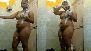 Telugu slut flaunts her naked body in the shower