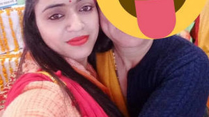 Desi cam girl gets naughty with her boyfriend in the bathroom