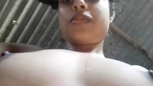 Desi Village bhabi nude bathtub selfie