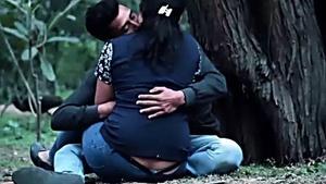 Indian Kissing Video