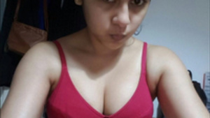 Desi Indian girl flaunts her cute body in this video