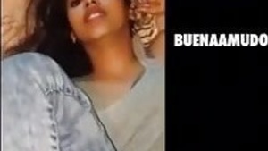 Teenage beauty Ilford Paki gets naughty in this Pakistani porn video