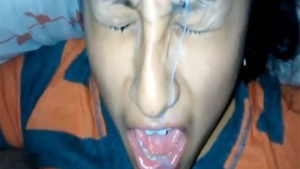 Desis girlfriend indulges in some sperm eating with her boyfriend