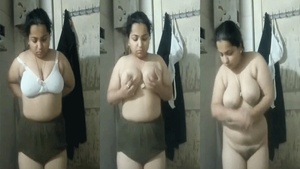 Desi beauty flaunts her big boobs in the bathroom