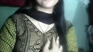 Poorna Indian Gata Nua Selfie