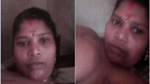 Exclusive video of a busty Mallu Bhabhi playing with her wet pussy