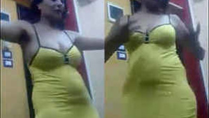 Auntie with a Big Butt Dances Seductively in New Video