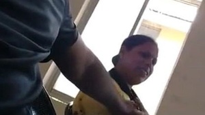 Maduro bhabhi having affair with colleague