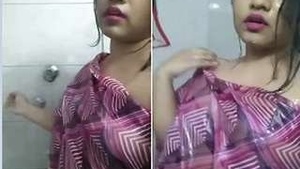 Desi Girl with Cute Boobs Shows Off and Bathes in Exclusive Video