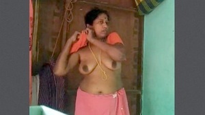 Mallu Tia Chnaging Panos