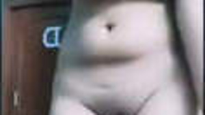 Beautiful Desi Girl Shows Off Her Sexy Figure in a Hot Video