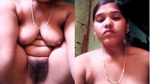 Desi Indian beauty flaunts her breasts and pussy in this exclusive video