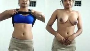 Exclusive Desi Girl Shows Off Her Sexy Boobs and Pussy