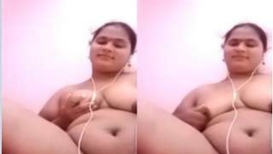 Bhabhi from Telugu pleasures himself with his fingers on a video call