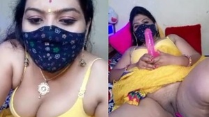 Sexy Bhabhi fingering her wet pussy