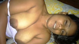 Sri Lankan Aunty Gets Her Pussy Pounded in Doggy Style