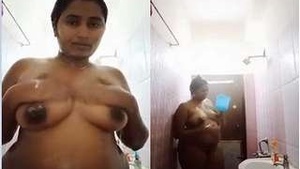 Swati Naidus Exclusive Nude Bath Session: A Show of Her Big Boobs and Pussy