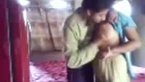 Indian milf gets seduced by a horny guy in this steamy video