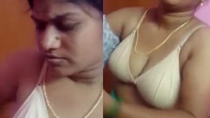 Desi sexy aunt hot tits