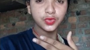 Desi girl Showing breasts and pussy