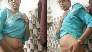 Punjabi Babe Shows Off Her Sexual Skills and Techniques