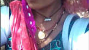 Desi girl records her sexy body for a guys viewing pleasure