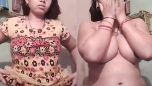 Indian DESI BHABHI shows her amazing figure underneath