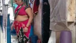 Hot and milky Rani auntie exposes her white bubbles at home