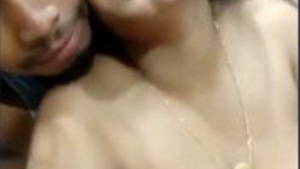 Desi Bhabhi n Youngr dever hooot fk em casa