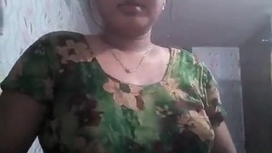Bangali Boudi Showing