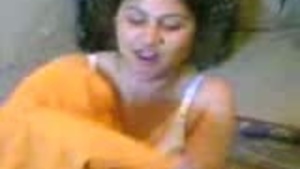 Pakistani babe cheats on her husband with desi plans