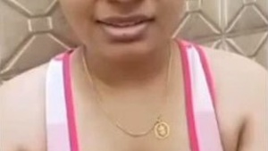 Bhabhi Shows Breasts