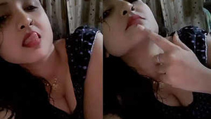 Seductive bhabhi in full slut mode teases and tantalizes