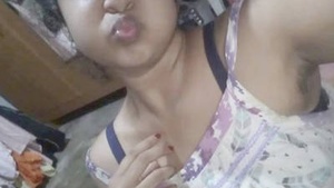 Desi cam girl come and show her sexy tits