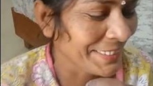 Desi mature amateur woman gives blowjob