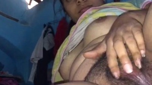 Bhabi Girl Gets Naughty in the Village