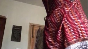 Mature bhabhi doing the video change for her lover