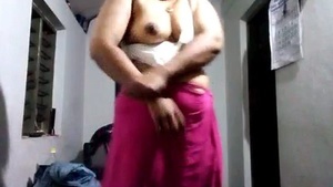 Mature bhabhi hot ass