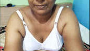 Mature lady enjoy sex with lover clips