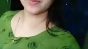 Menina Sexy Mostra Peitos